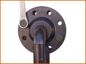FT30 - HERRAMIENTA DE ALINEACIÓN DE BRIDAS GEARENCH If necessary, use a second tool and turn until the bolt holes are in alignment and insert flange bolts.