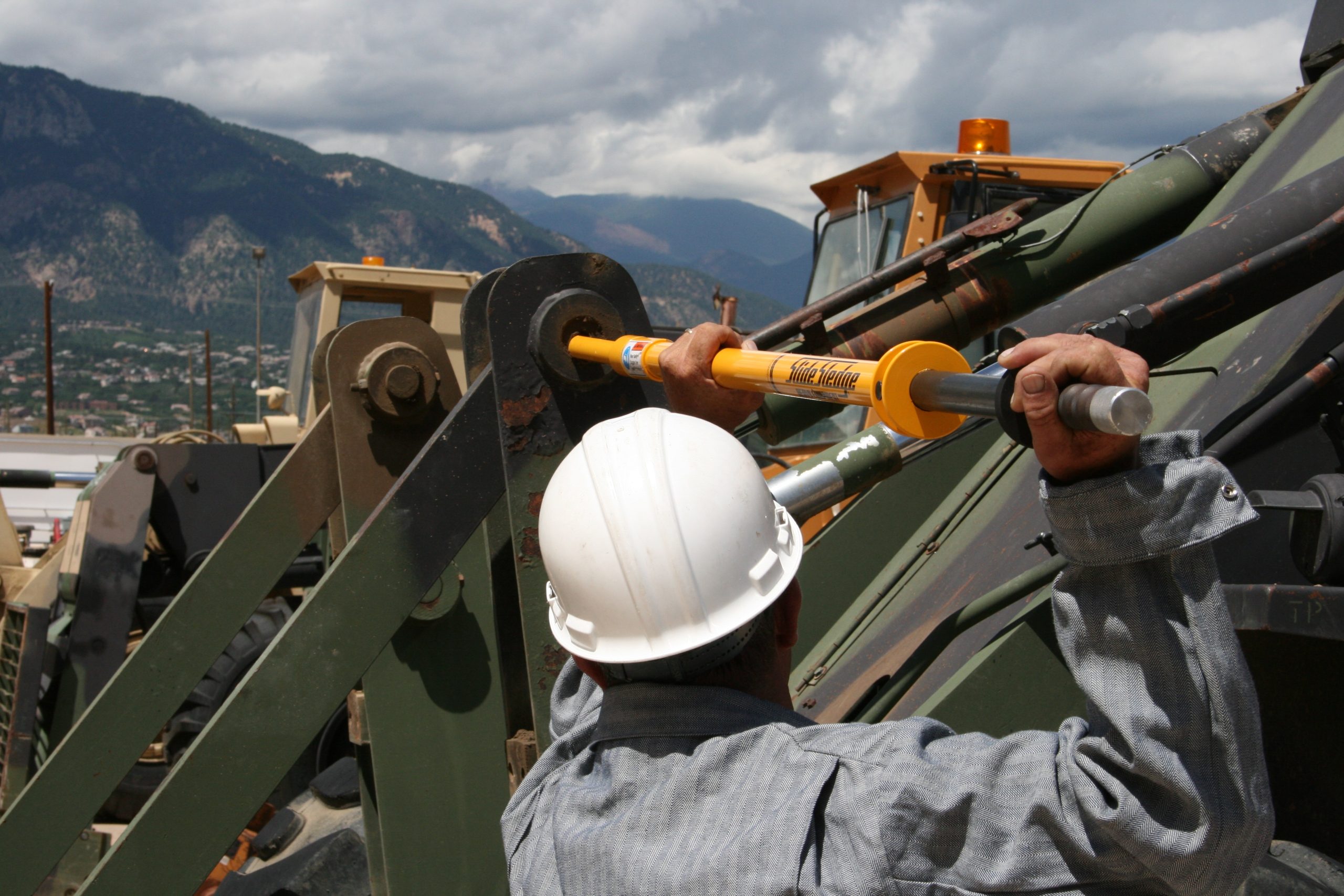 Montajes de Pared y Exhibidores Slide Sledge Montajes de Pared y Exhibidores Slide Sledge